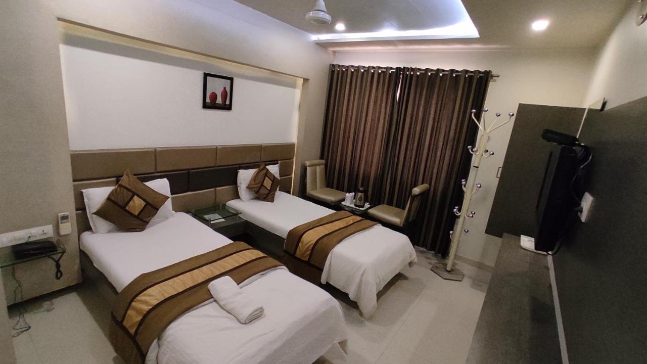 Hotel Flair Inn Ahmedabad Esterno foto