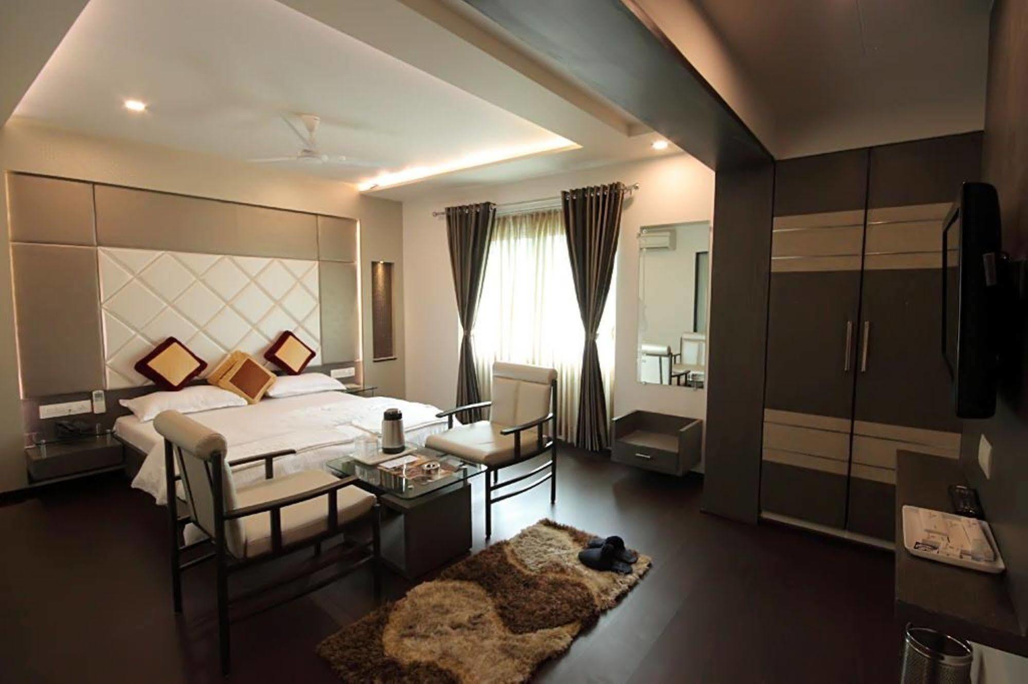 Hotel Flair Inn Ahmedabad Esterno foto