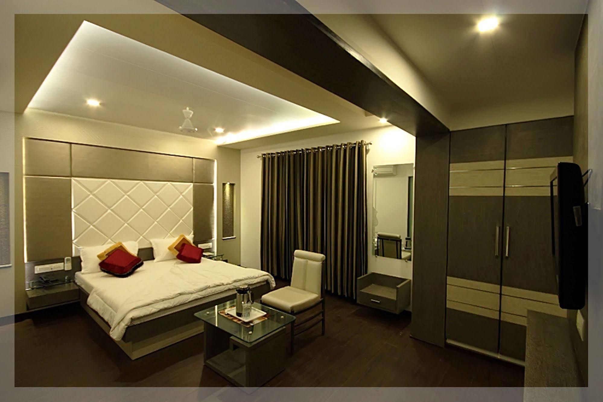 Hotel Flair Inn Ahmedabad Esterno foto