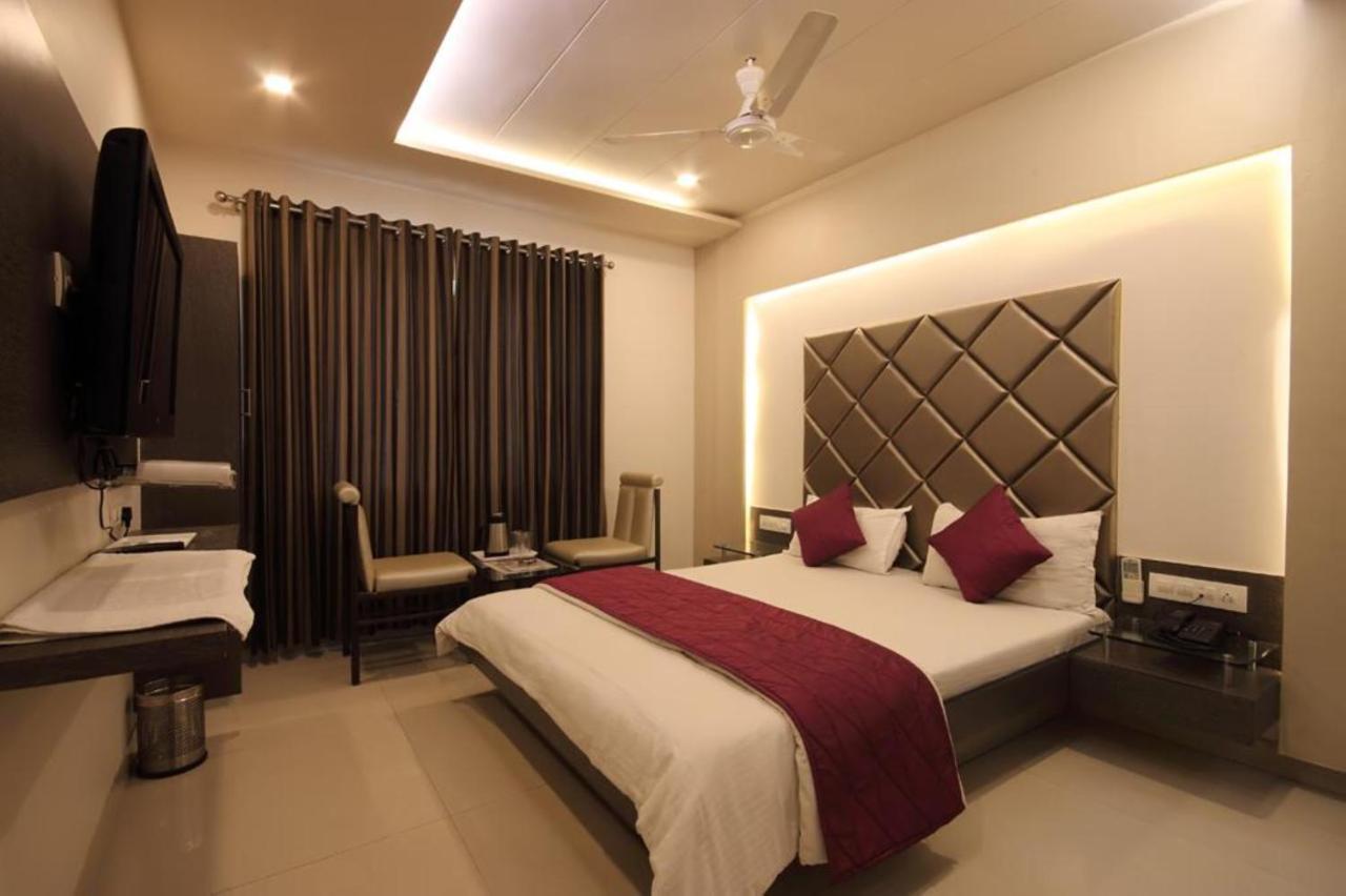 Hotel Flair Inn Ahmedabad Esterno foto