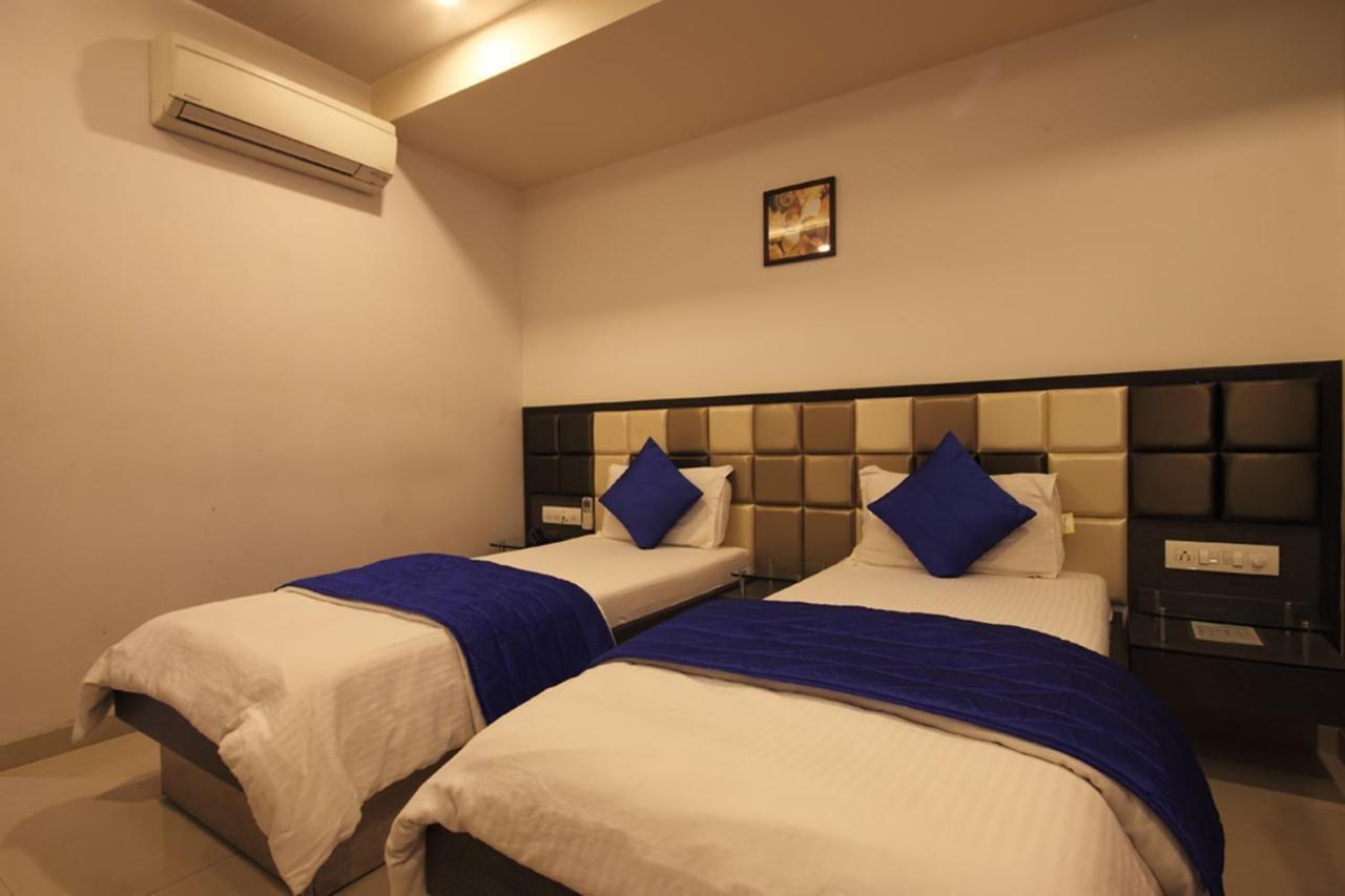 Hotel Flair Inn Ahmedabad Esterno foto
